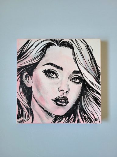 Porträt Acryl Gemälde einer hübschen Frau mit langen Haaren und ausdrucksstarken Augen auf rosa Hintergrund