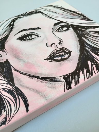 Porträt Acryl Gemälde einer hübschen Frau mit langen Haaren und ausdrucksstarken Augen auf rosa Hintergrund