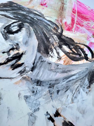 Abstrakt-figuratives Gemälde „Zuversicht“ – Detailansicht der fließenden Übergänge zwischen dem figurativen Porträt und dem abstrakten, pink