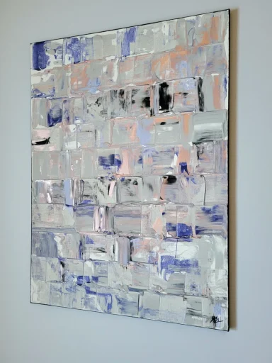 Moderne Abstrakte Malerei in Grau, Blau und Pastelltöne mit unregelmäßigen Mustern.