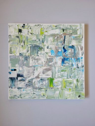 Abstrakte Malerei in verschiedenen Grüntönen mit blauen und grauen Akzenten.