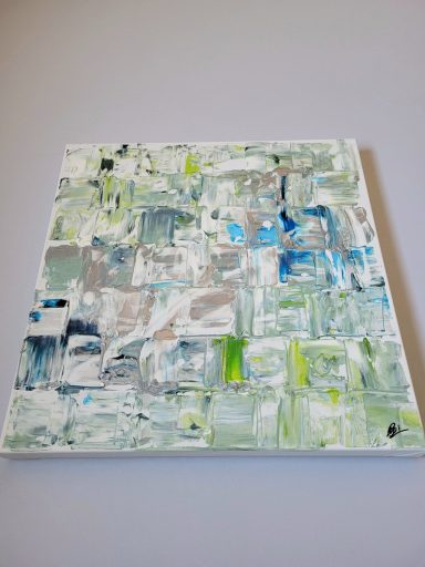 Abstrakte Malerei in verschiedenen Grüntönen mit blauen und grauen Akzenten.